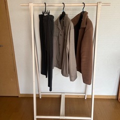 洋服掛けの画像
