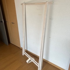 洋服掛けの画像