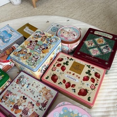 空き缶 お菓子の缶詰 ディズニーなどの画像