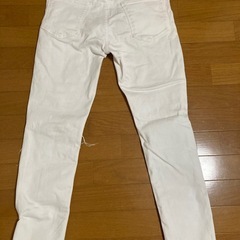 ZARAダメージジーンズの画像