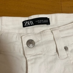 ZARAダメージジーンズの画像