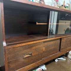 木製キャビネットガラス付きの画像
