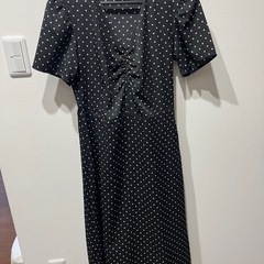 【GU】シャーリングドットワンピースの画像