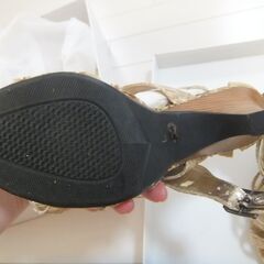 クロコダイル柄ヒールサンダル 1回着用のみ 無料にしました！！の画像