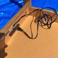 カリモク　テーブル　机　電源コード付きの画像