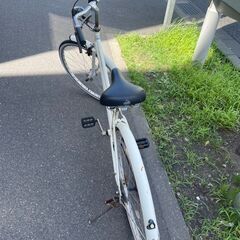 自転車　No.394　ホワイト　シティサイクル　LEDオートライト　※前輪振れあり【リサイクルショップどりーむ荒田店】の画像
