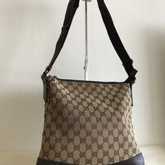 GUCCI グッチ ショルダーバッグ  斜めがけ 男女の画像