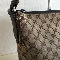 GUCCI グッチ ショルダーバッグ  斜めがけ 男女の画像