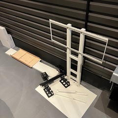 イコールズ テレビスタンド　サウンドバースタンド付きの画像