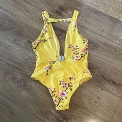 イエロー 花柄 水着 FOREVER 21 Mサイズの画像