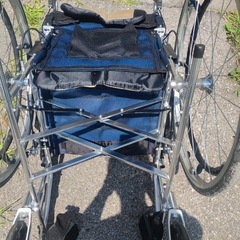 自走式車椅子 ワイド座面 パープル 紫 軽量アルミ 折りたたみ車いす 車イス カドクラ 介護の画像