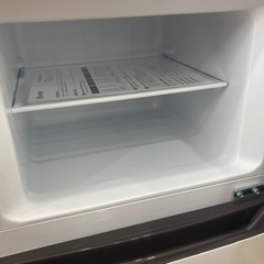 【トレファク高槻店】安心の6ヶ月間保証！取りに来れる方限定！Hisenceの2ドア冷蔵庫のご紹介です！の画像