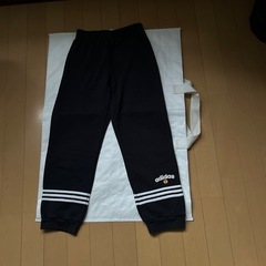(商談中)adidas(130サイズ)セットA
の画像