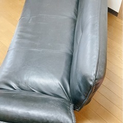 黒レザーソファーの画像