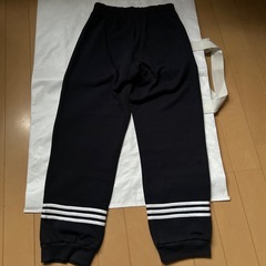 (商談中)adidas(130サイズ)セットA
の画像