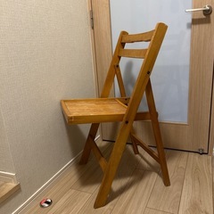 折りたたみ椅子の画像