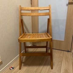 折りたたみ椅子の画像