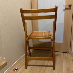 折りたたみ椅子の画像