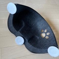 猫 窓際ベッドの画像