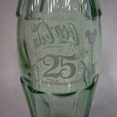 Coca-Cola 東京ディズニーリゾート 25周年＆30周年記念ボトル 空き瓶 2本セット コカ・コーラ 空瓶 コレクション インテリア オブジェ 札幌市東区 新道東店の画像