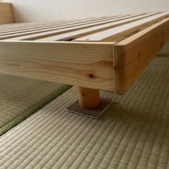 ダブルベッド　すのこ　フレーム　コンセント付き　本棚付きの画像