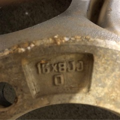 北海道旭川市直接引渡し限定品　アルミホイール 16インチ 8J 4本 PCD139.7 6穴 オフセット0？　深リム 逆ソリ 当時物 ハイエース 100系 など 錆 現状品 リペアの画像