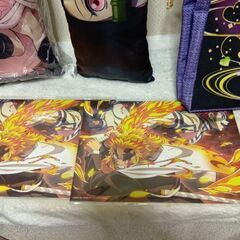 鬼滅の刃　ランドリーバック＆クッション２個＆色紙2枚の画像