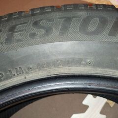 ブリジストン スタッドレス VRX 215/55r17 2016年4本の画像