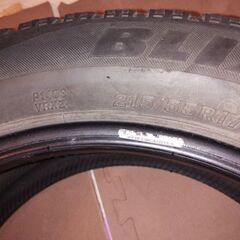 ブリジストン スタッドレス VRX 215/55r17 2016年4本の画像