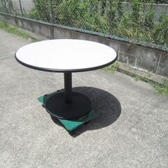丸テーブル  　　サイズ（約）幅:90 奥行：90　高さ：61cmの画像