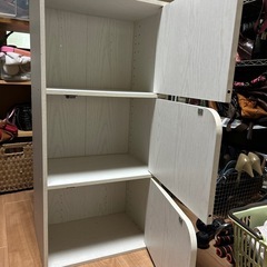 扉付き3段ボックスの画像