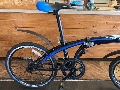 【SALE！7月末まで防犯登録無料！後輪チューブ新品！】高さ調整可能　シングルギア　20インチ折りたたみ自転車　マットブラック×ブルー