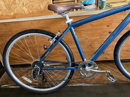 【SALE！7月末まで防犯登録無料！】7段変速　700×40cクロスバイク　ネイビーブルー
