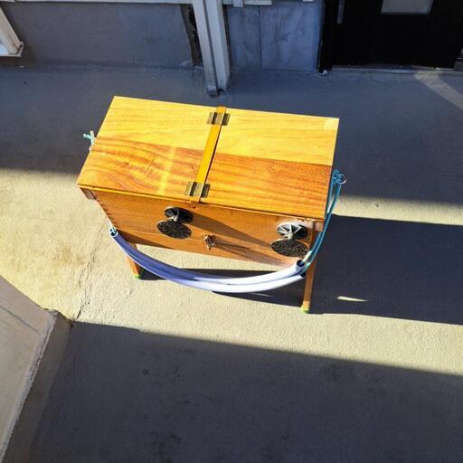 桐の釣り箱　又は椅子として軽くてリュクサックのように背中に背負えたり肩にかけたり出来る釣箱