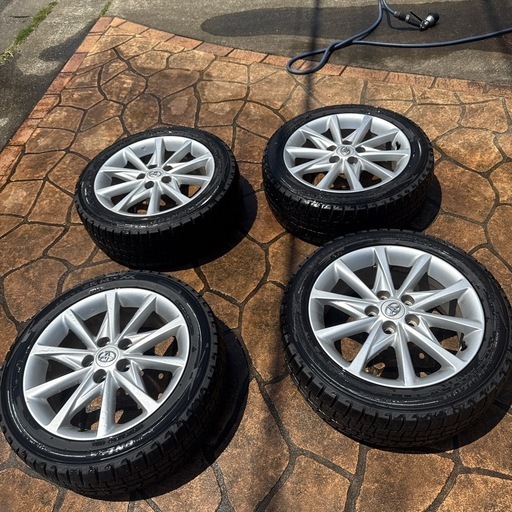 プリウスアルファ純正ホイール スタッドレス