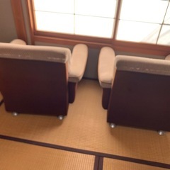 レトロな椅子（2脚）の画像