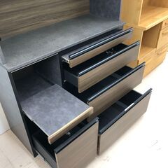 【ジャングルジャングル和歌山店】【Wa1879】レンジボード 食器棚 松田家具 ガバーナ 120 シガーナッツ ソフトクローズ メラミンカウンター 飛散防止ガラス  リユースショップ リサイクルショップ 中古家具 中古家電 中古自転車 古着 冷蔵庫 洗濯機 エアコン 電子レンジ テレビ オフィス家具 ヴィンテージ アンティーク  和歌山市 岩出市 海南市 岬町 和歌山 大阪の画像
