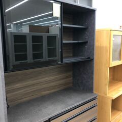 【ジャングルジャングル和歌山店】【Wa1879】レンジボード 食器棚 松田家具 ガバーナ 120 シガーナッツ ソフトクローズ メラミンカウンター 飛散防止ガラス  リユースショップ リサイクルショップ 中古家具 中古家電 中古自転車 古着 冷蔵庫 洗濯機 エアコン 電子レンジ テレビ オフィス家具 ヴィンテージ アンティーク  和歌山市 岩出市 海南市 岬町 和歌山 大阪の画像