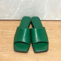 GU ジーユー　ミュール サンダルの画像