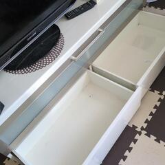 いない場合お盆過ぎに廃棄します。テレビラックの画像