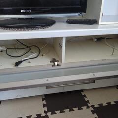 いない場合お盆過ぎに廃棄します。テレビラックの画像