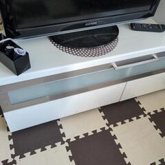 いない場合お盆過ぎに廃棄します。テレビラックの画像