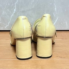 箱あり　チャールズアンドキース ベルト付きパンプス 23.5cmの画像