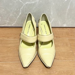 箱あり　チャールズアンドキース ベルト付きパンプス 23.5cmの画像