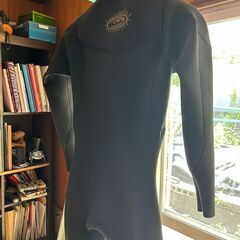 【Quik Silver】クイックシルバーのウェットスーツ　メンズ　サイズＭの画像