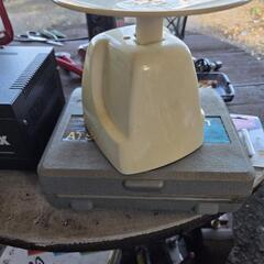 レトロなキッチン秤の画像