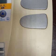 【中古・動作品】タニタ　体重計　体脂肪計　ヘルスメーター　メモリー人数4人の画像