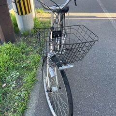 自転車　No.396　シルバー　27インチ　シティサイクル　LEDオートライト　6段切り替え　【リサイクルショップどりーむ荒田店】の画像