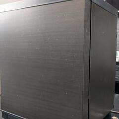 三菱電機 電子冷蔵庫 木目調 20L 出5

三菱電機 電子冷蔵庫 MEE RK-201-K 右開き 

形名:RK-201-K
内容積:20L
外形寸法（幅・奥行・高さ）
365×375×445 mm
質量9kg
の画像