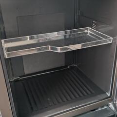 三菱電機 電子冷蔵庫 木目調 20L 出5

三菱電機 電子冷蔵庫 MEE RK-201-K 右開き 

形名:RK-201-K
内容積:20L
外形寸法（幅・奥行・高さ）
365×375×445 mm
質量9kg
の画像